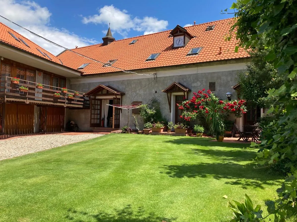 Guest house Penzion U Svateho Prokopa Stredokluky